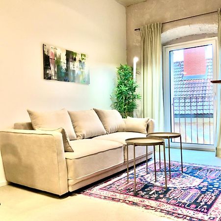 Waterfront - Urbane Eleganz Am Bachufer Apartment Villach Bagian luar foto