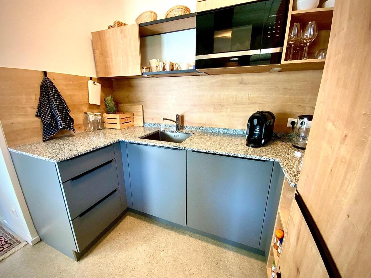 Waterfront - Urbane Eleganz Am Bachufer Apartment Villach Bagian luar foto