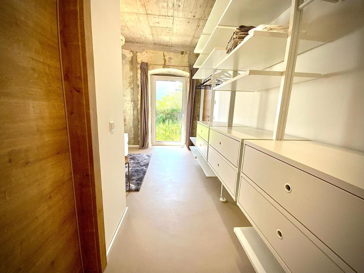 Waterfront - Urbane Eleganz Am Bachufer Apartment Villach Bagian luar foto