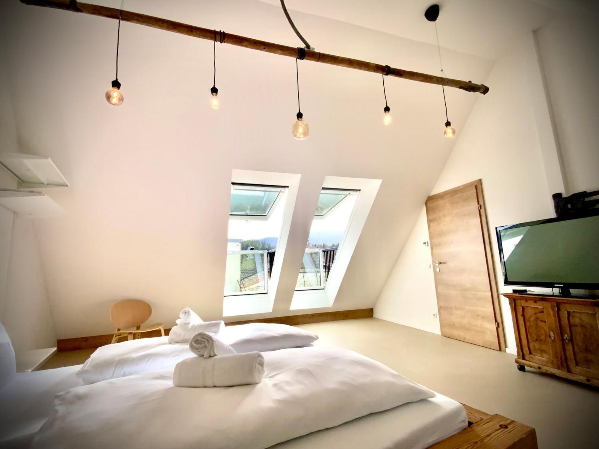 Waterfront - Urbane Eleganz Am Bachufer Apartment Villach Bagian luar foto