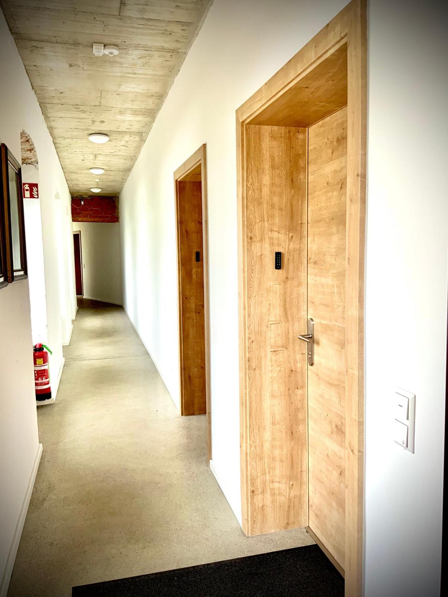 Waterfront - Urbane Eleganz Am Bachufer Apartment Villach Bagian luar foto