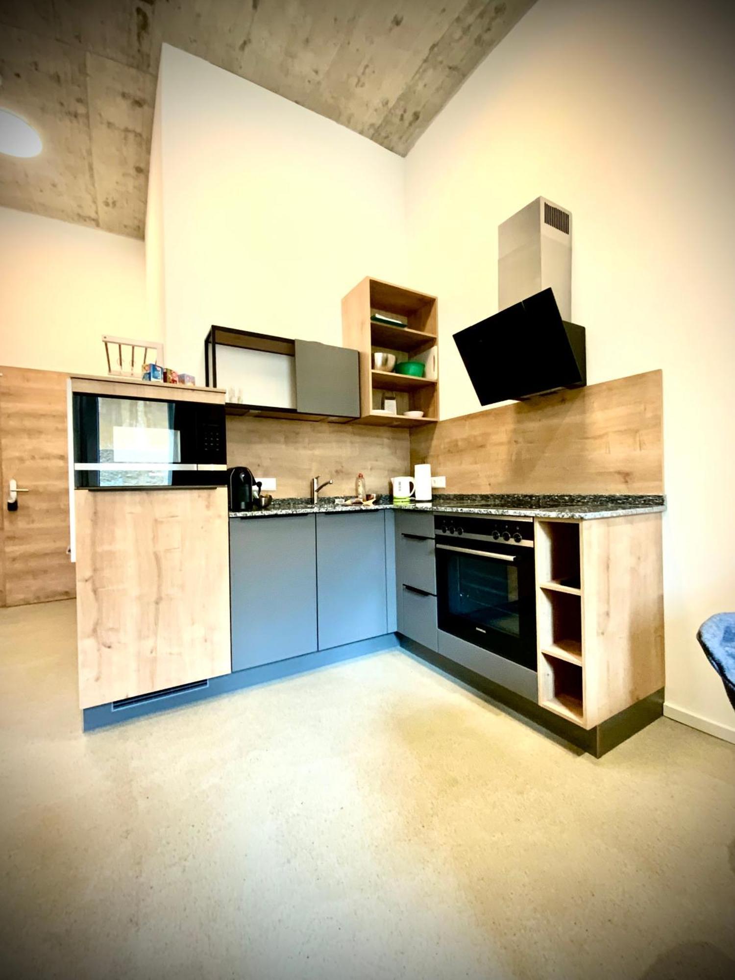 Waterfront - Urbane Eleganz Am Bachufer Apartment Villach Bagian luar foto