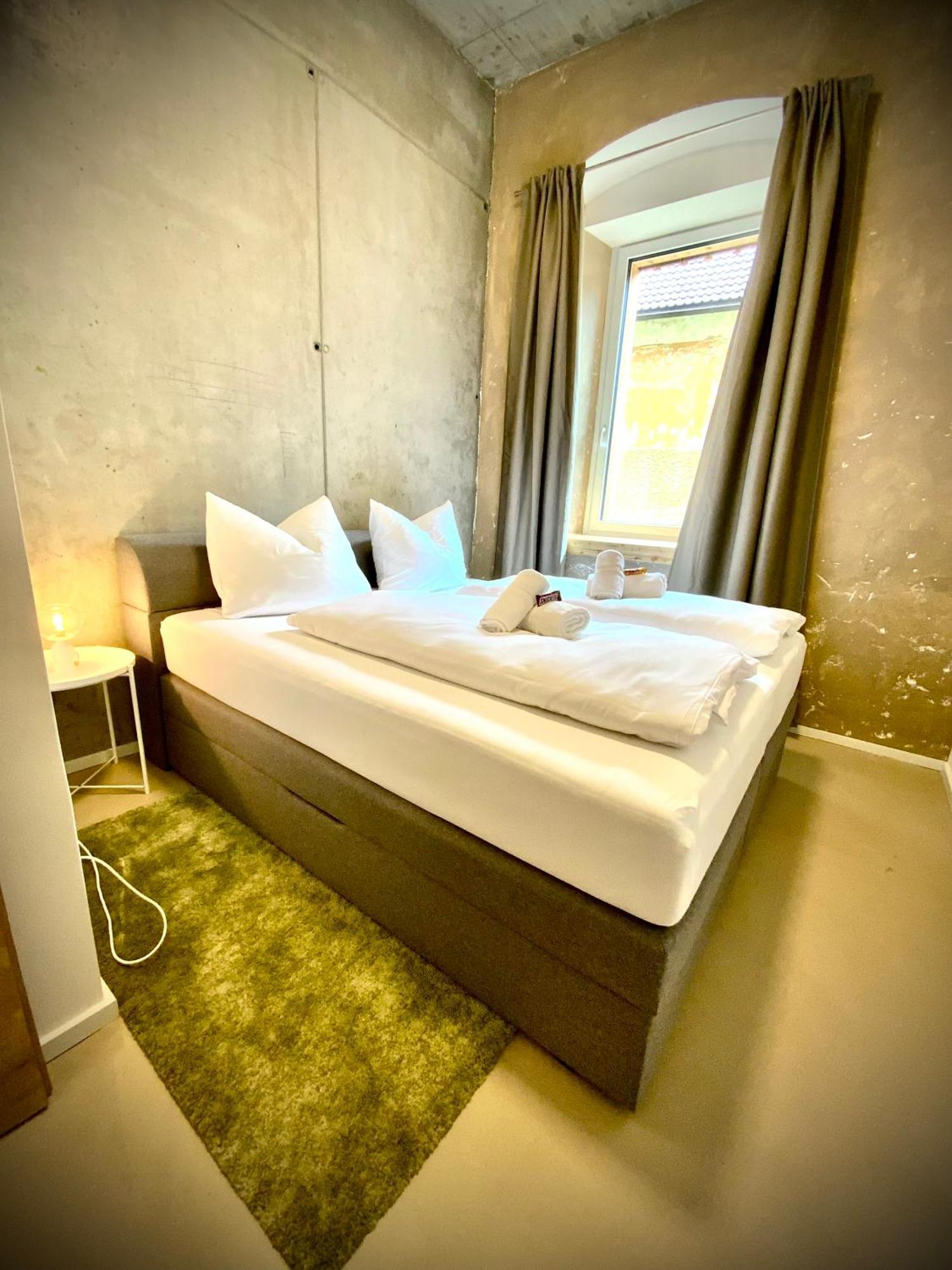 Waterfront - Urbane Eleganz Am Bachufer Apartment Villach Bagian luar foto
