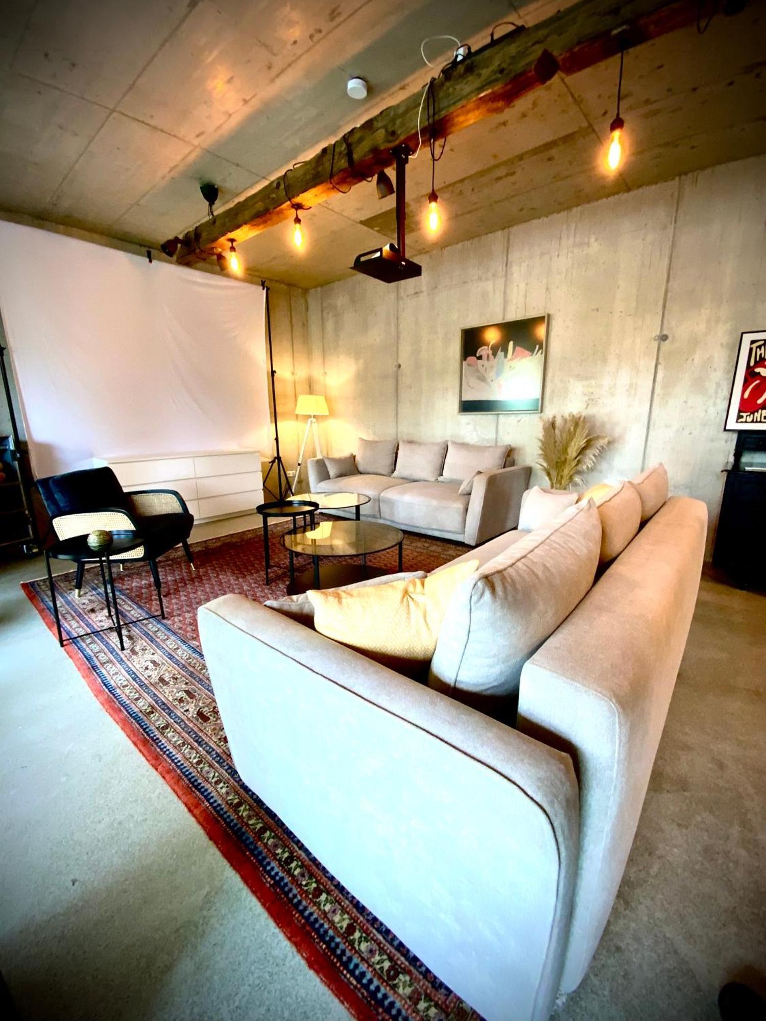 Waterfront - Urbane Eleganz Am Bachufer Apartment Villach Bagian luar foto
