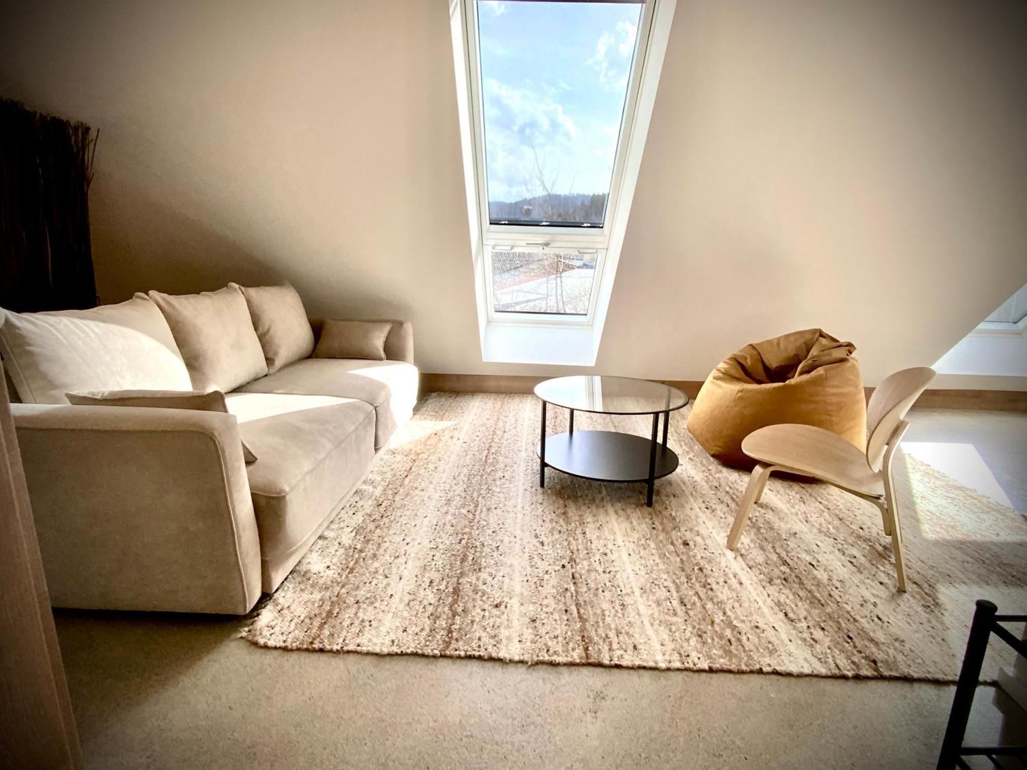 Waterfront - Urbane Eleganz Am Bachufer Apartment Villach Ruang foto