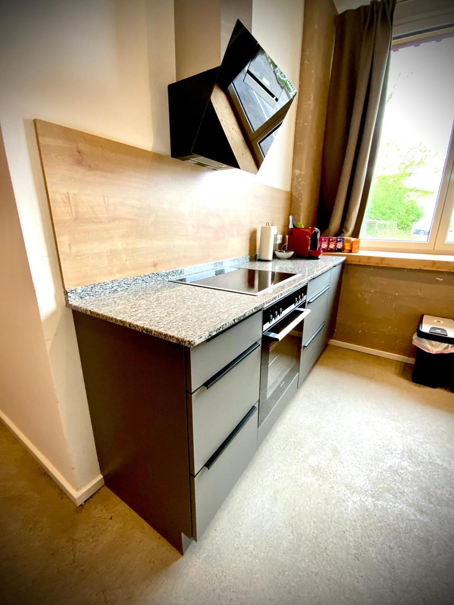 Waterfront - Urbane Eleganz Am Bachufer Apartment Villach Ruang foto