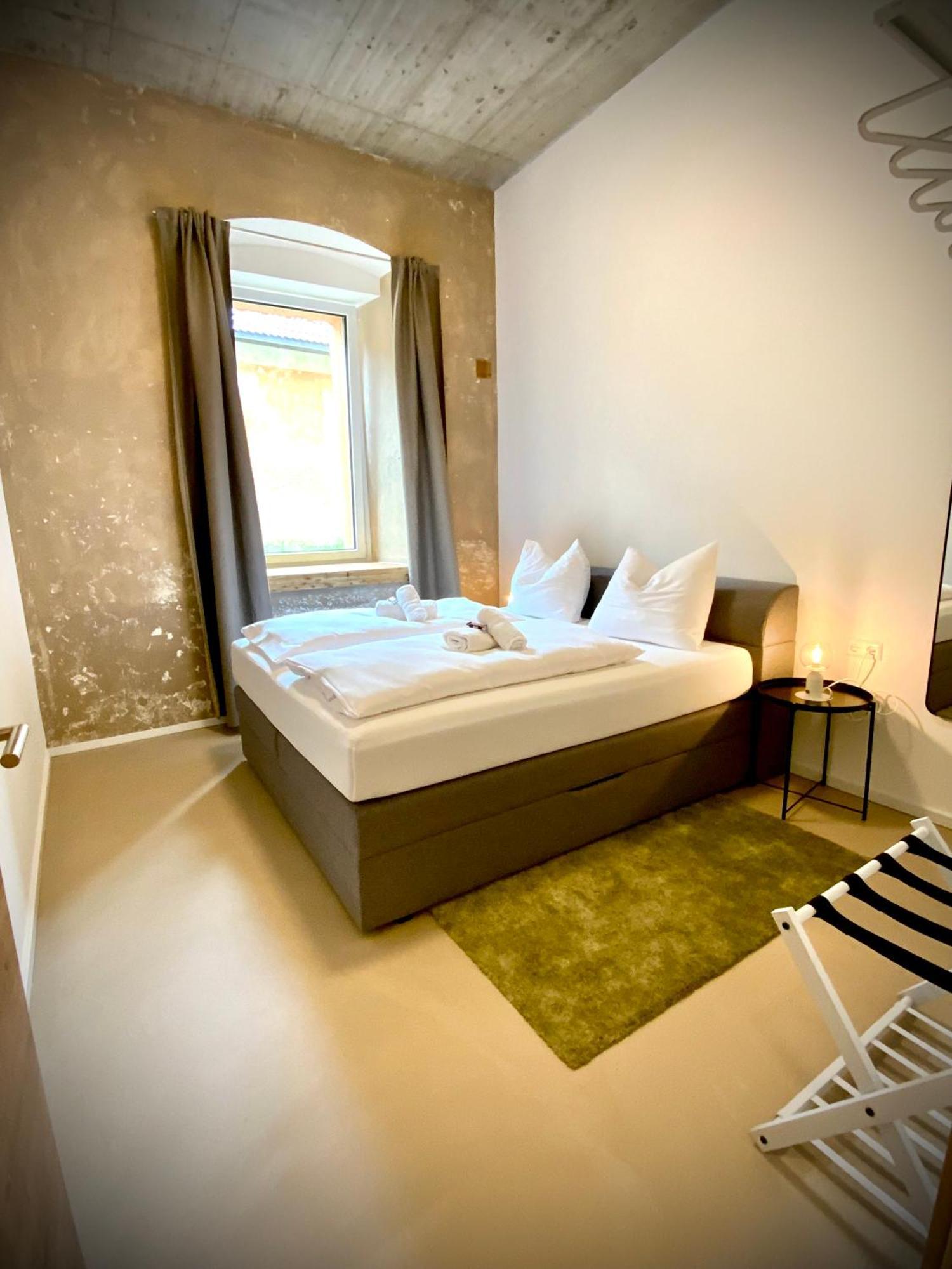 Waterfront - Urbane Eleganz Am Bachufer Apartment Villach Ruang foto