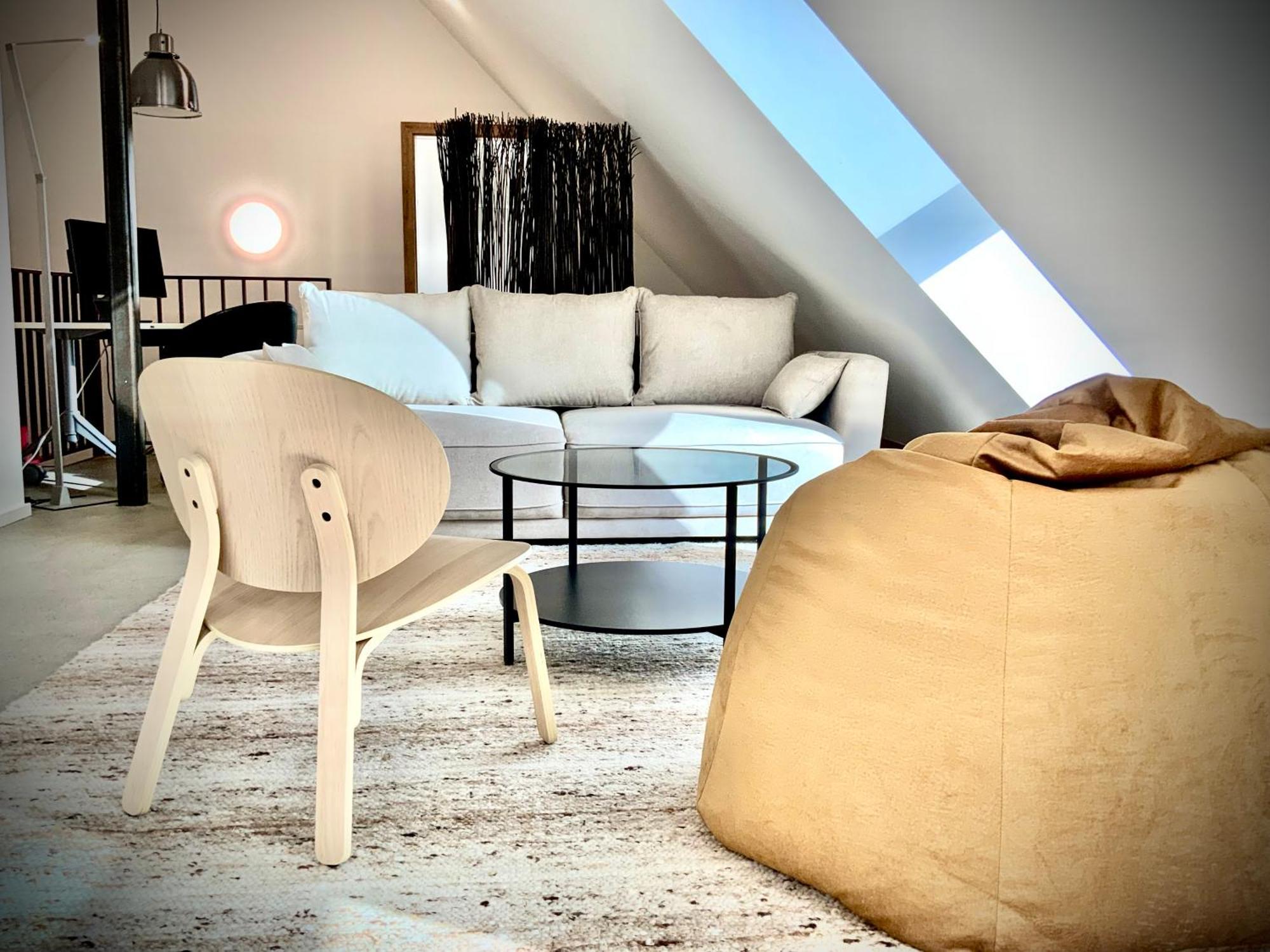 Waterfront - Urbane Eleganz Am Bachufer Apartment Villach Ruang foto