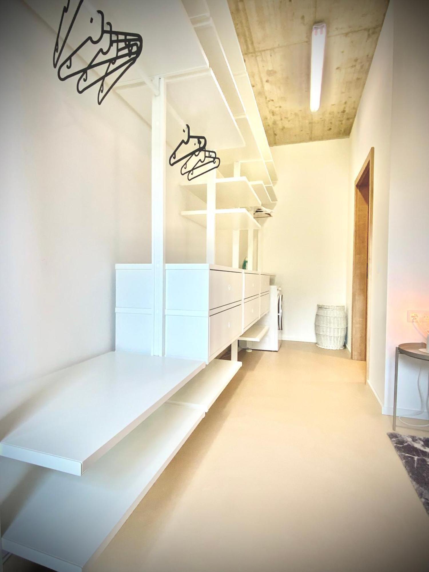 Waterfront - Urbane Eleganz Am Bachufer Apartment Villach Ruang foto