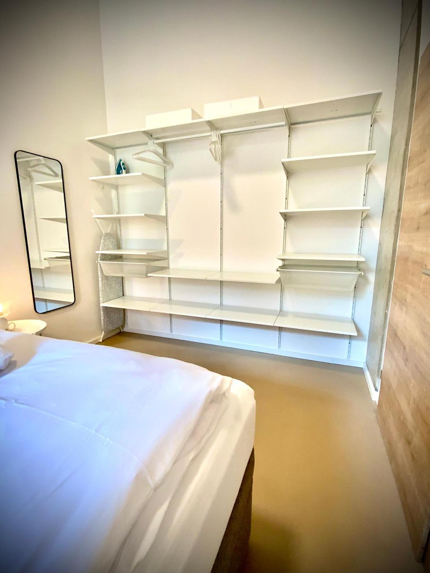 Waterfront - Urbane Eleganz Am Bachufer Apartment Villach Ruang foto