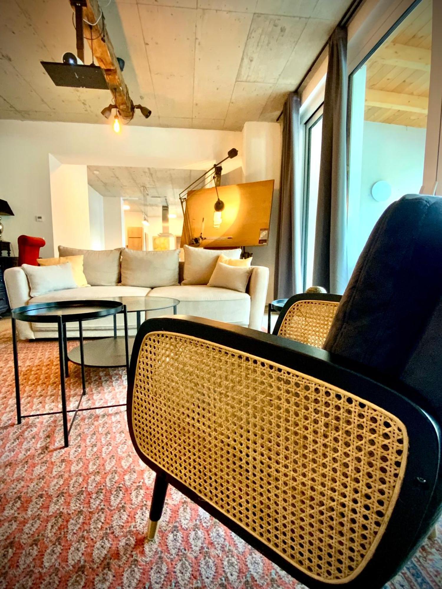 Waterfront - Urbane Eleganz Am Bachufer Apartment Villach Ruang foto
