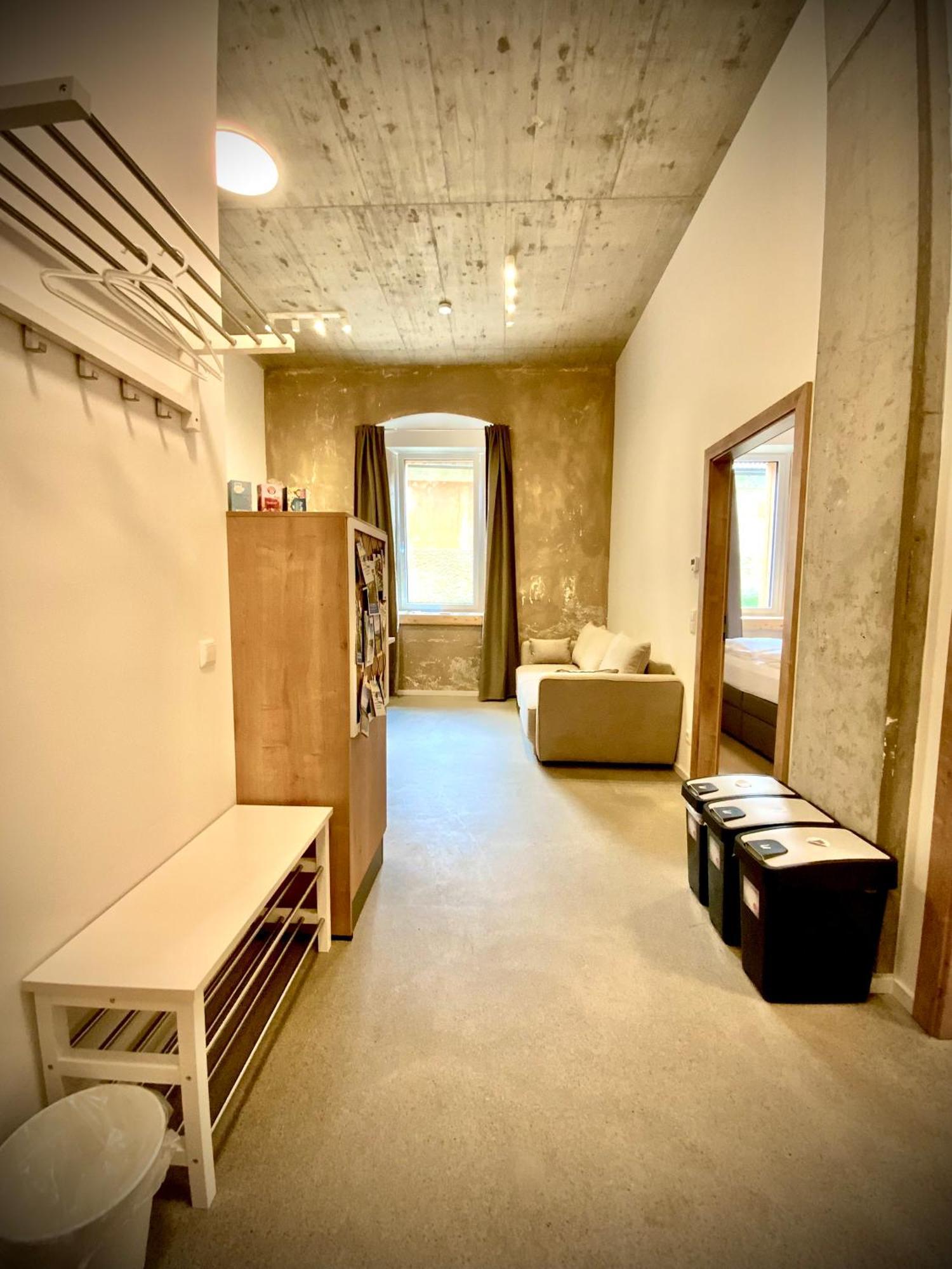 Waterfront - Urbane Eleganz Am Bachufer Apartment Villach Ruang foto