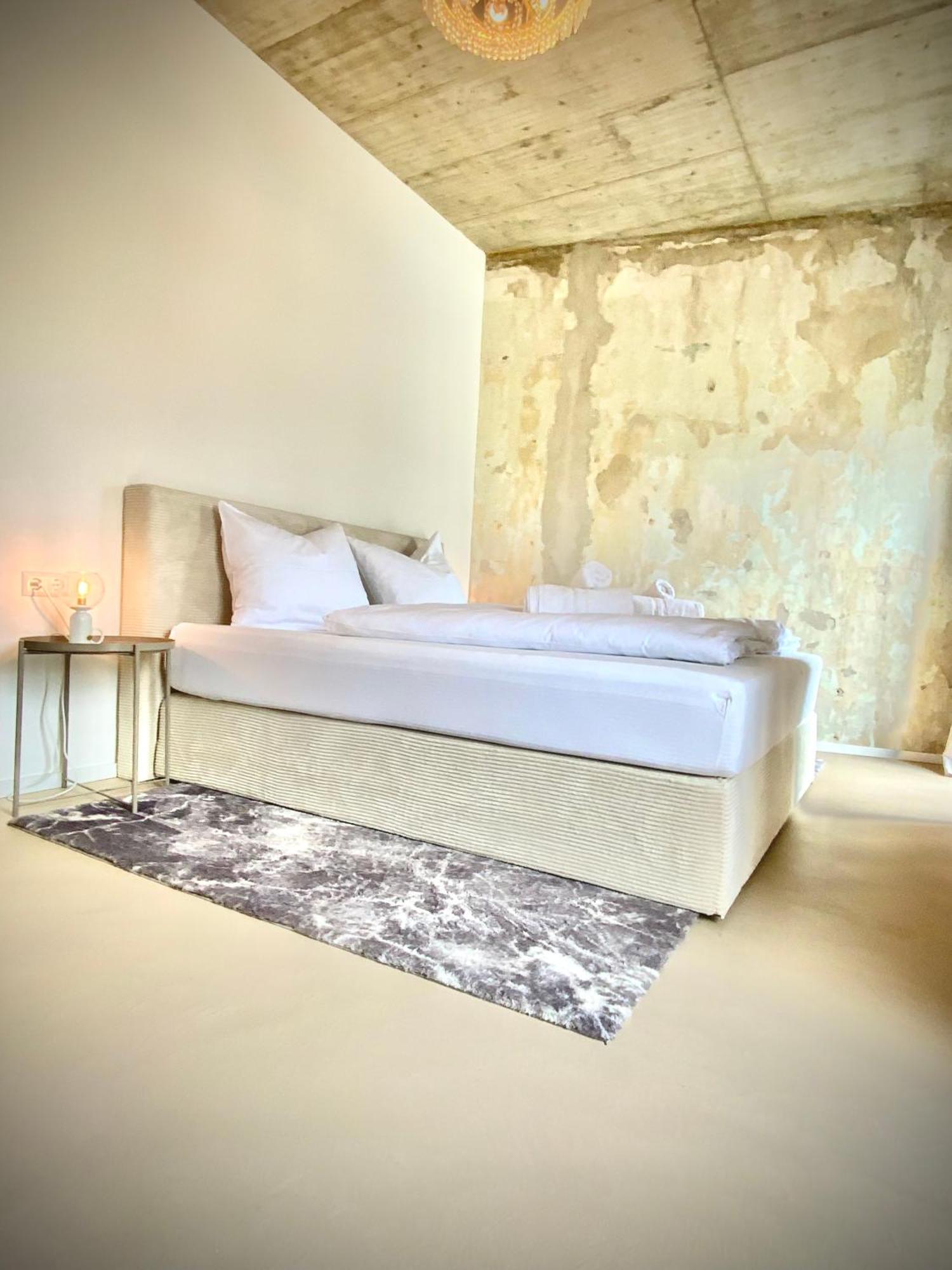 Waterfront - Urbane Eleganz Am Bachufer Apartment Villach Ruang foto