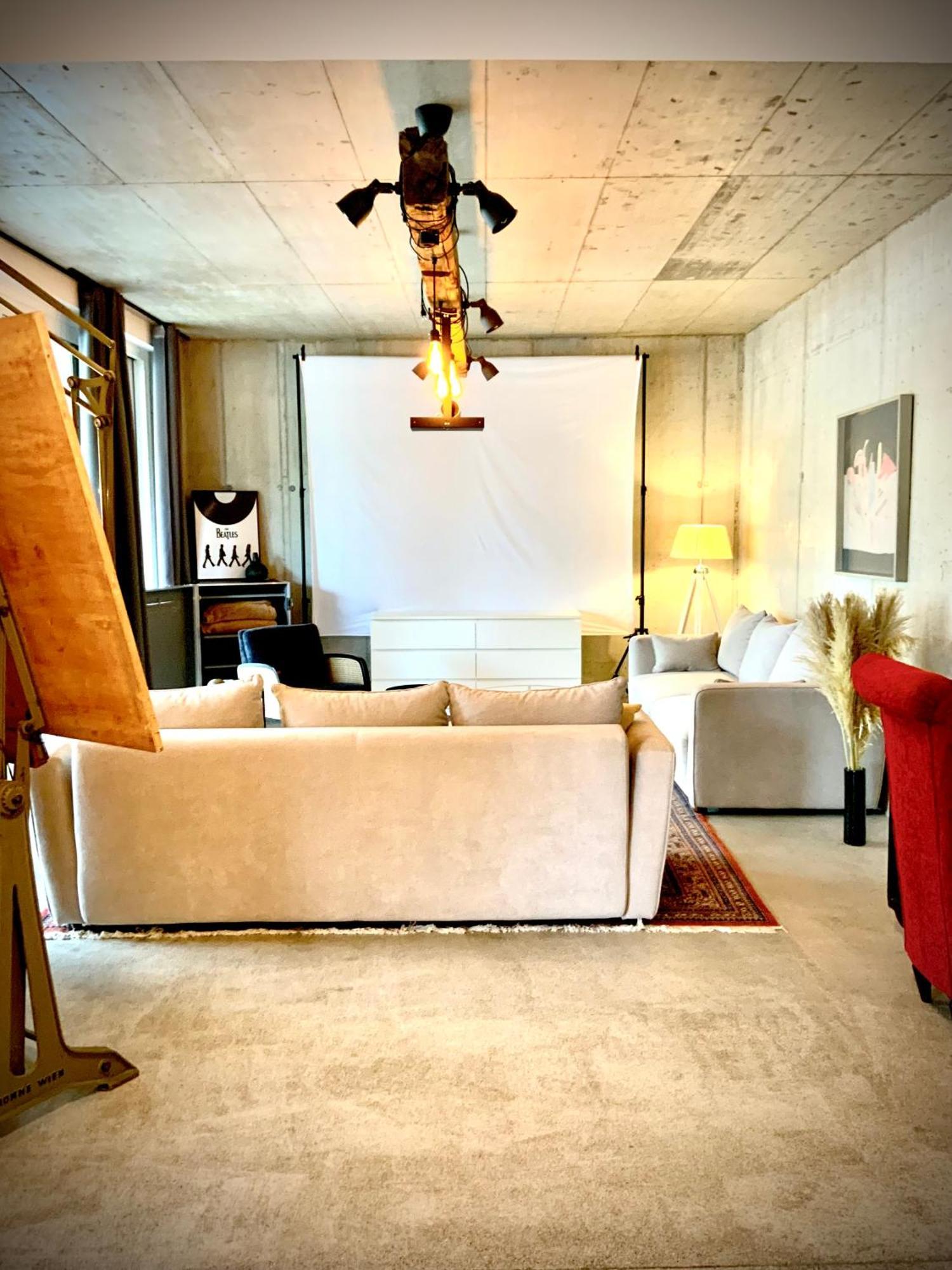 Waterfront - Urbane Eleganz Am Bachufer Apartment Villach Ruang foto