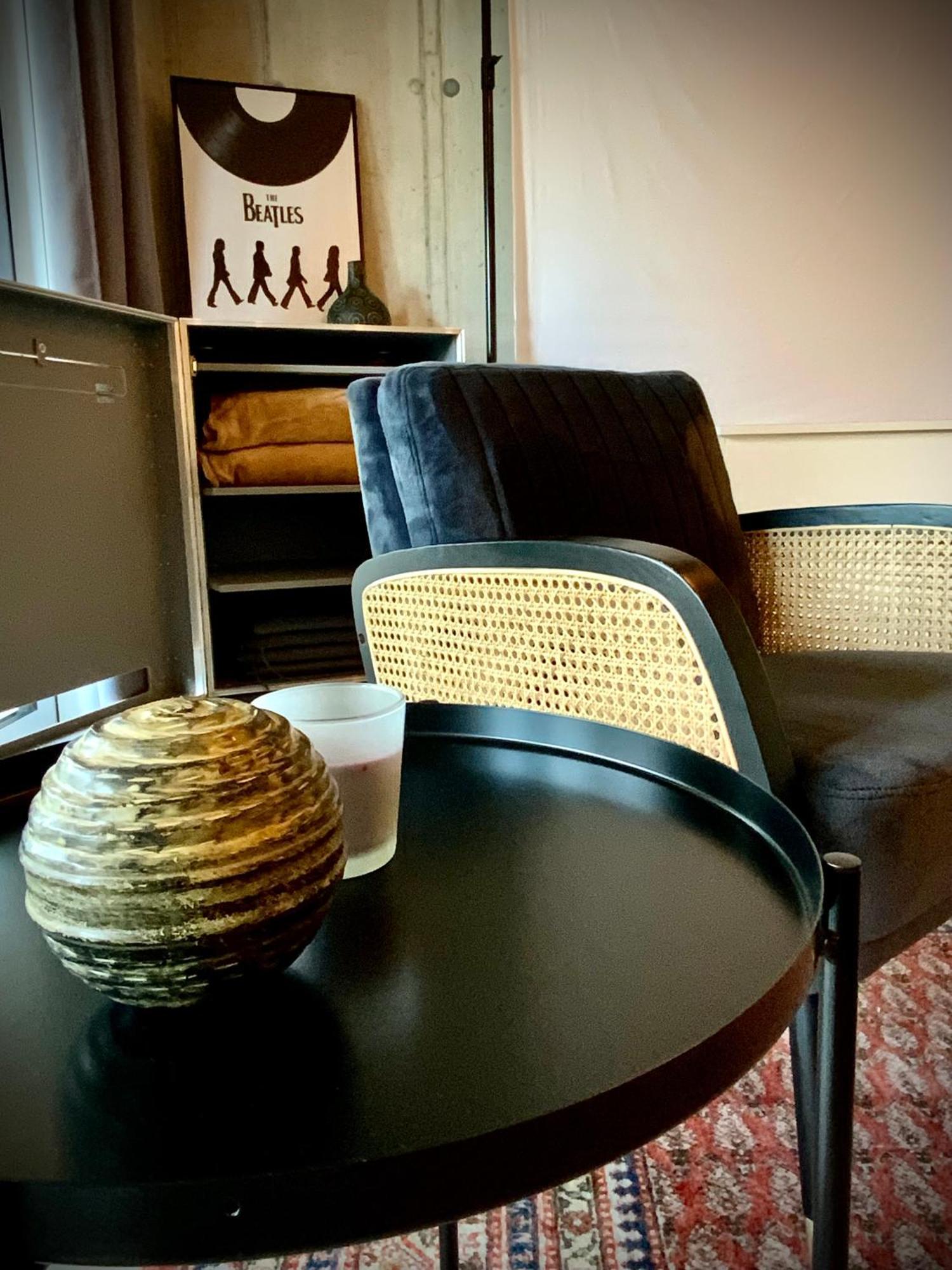 Waterfront - Urbane Eleganz Am Bachufer Apartment Villach Ruang foto
