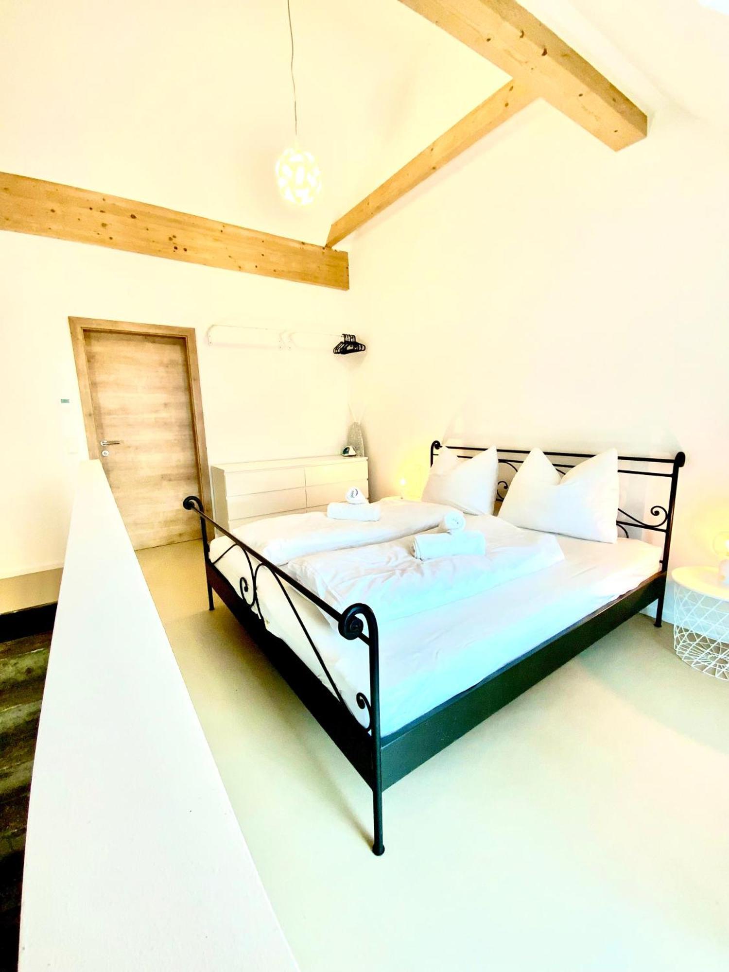 Waterfront - Urbane Eleganz Am Bachufer Apartment Villach Bagian luar foto